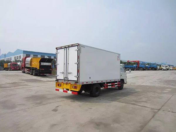 五十鈴4.1米貨廂單排冷藏車