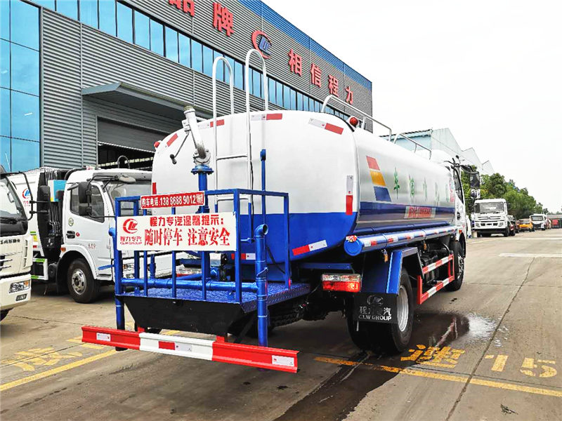 東風(fēng)多利卡D7灑水車