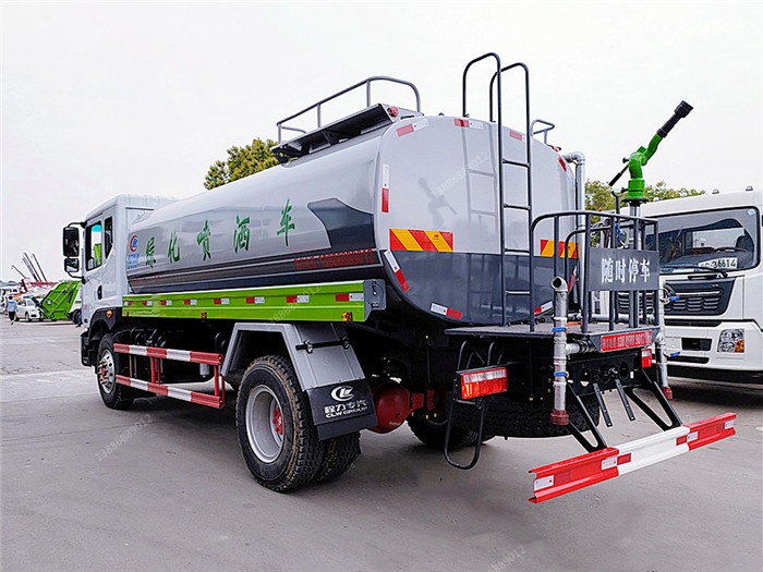 定制版東風(fēng)D9國(guó)五高配置灑水車完工發(fā)往廣州