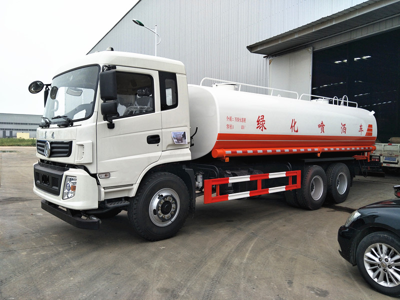 東風新款雙橋灑水車