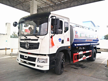 東風(fēng)T5新款灑水車(chē)