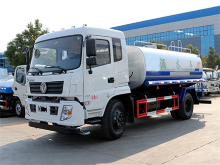 東風(fēng)專(zhuān)底12噸灑水車(chē)