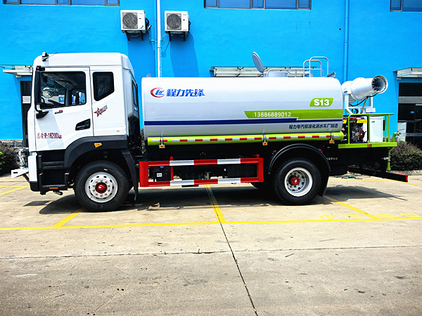 東風多利卡D9新款霧炮車