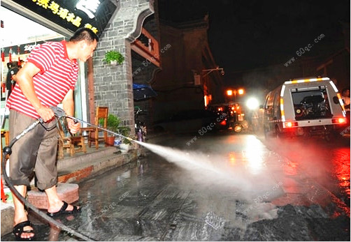 長安路面清洗車沖洗效果展示