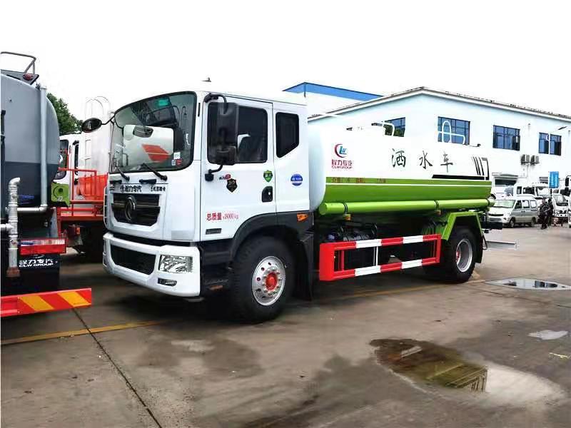 河南新鄉(xiāng)購置一輛國六東風D9灑水車